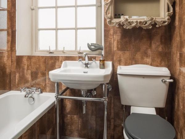 Canongate Luxury Homestay Эдинбург Экстерьер фото