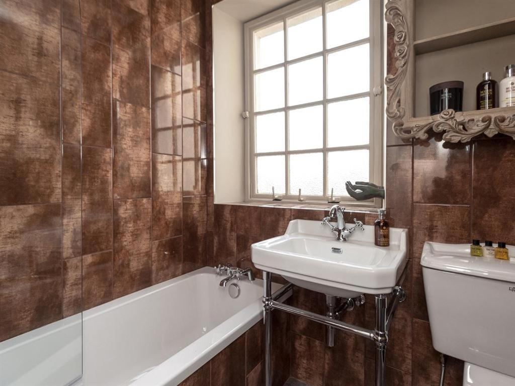 Canongate Luxury Homestay Эдинбург Экстерьер фото